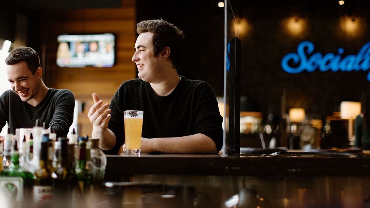 friends laughing at Browns Socialhouse