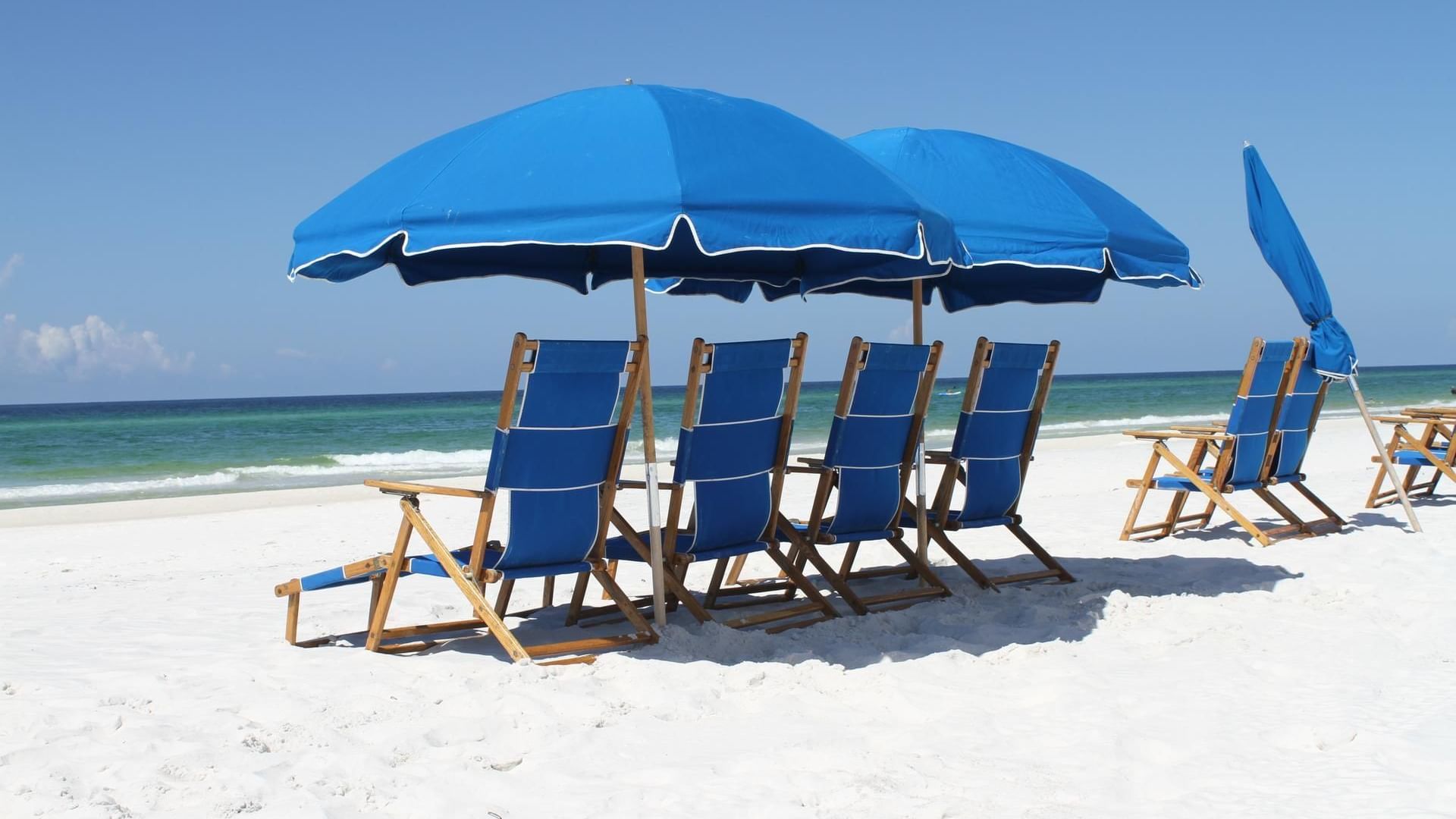 Sunbeds & umbrellas lined by the Watersound beach at Watersound Inn
