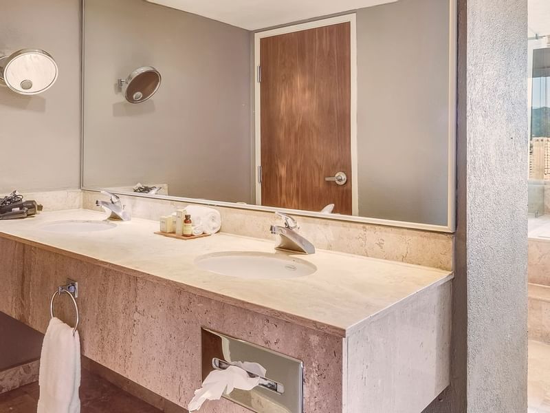 Bathroom vanity in Master Suite Premium at Fiesta Americana