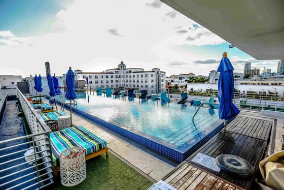 Rooftop Pool with sun loungers and sun huts at Fairwind Hotel Miami