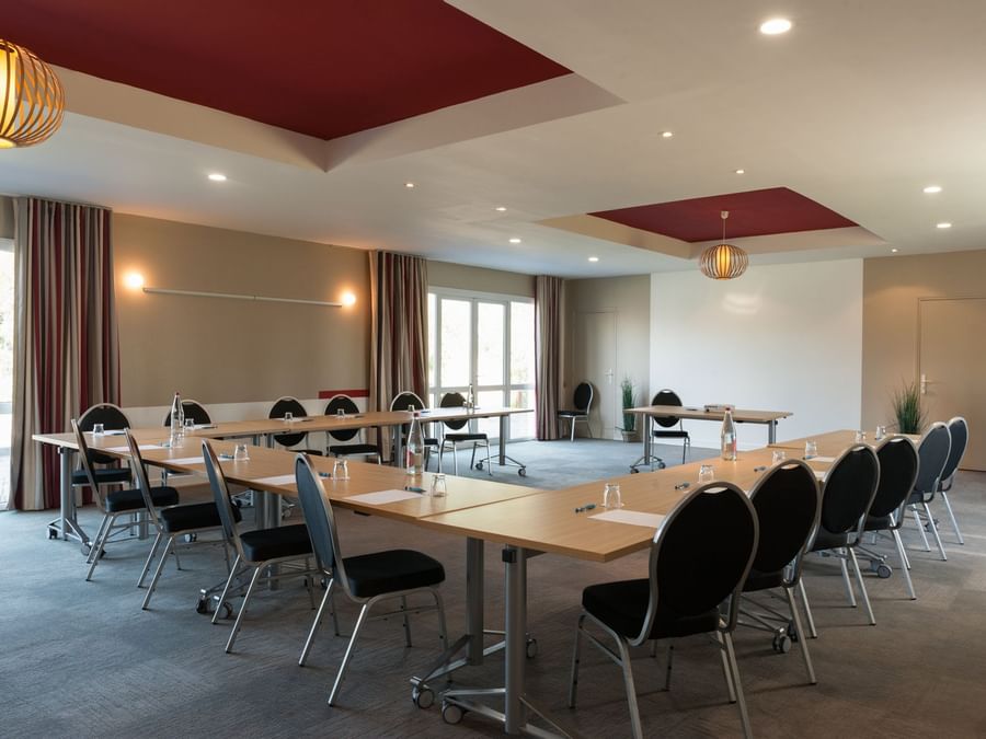 Interior of a meeting room at Hotel La Cour Carree