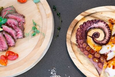 Hanger steak & Polbo á feira dishes served at Club Hemingway