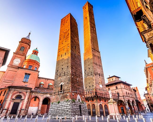 I 7 segreti di Bologna: tra storia e leggenda - Il vaso rotto sulla Torre degli Asinelli