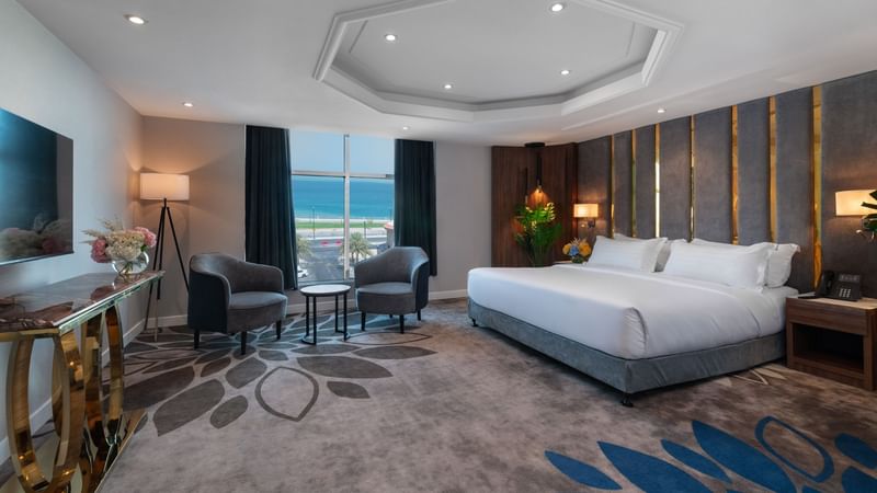 Bed and seating area in Royal Suite Sea View at Warwick Hotels & Resorts