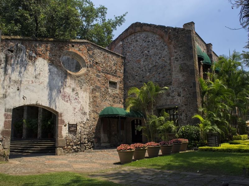 Exterior view of the hotel & garden at La Colección Resorts