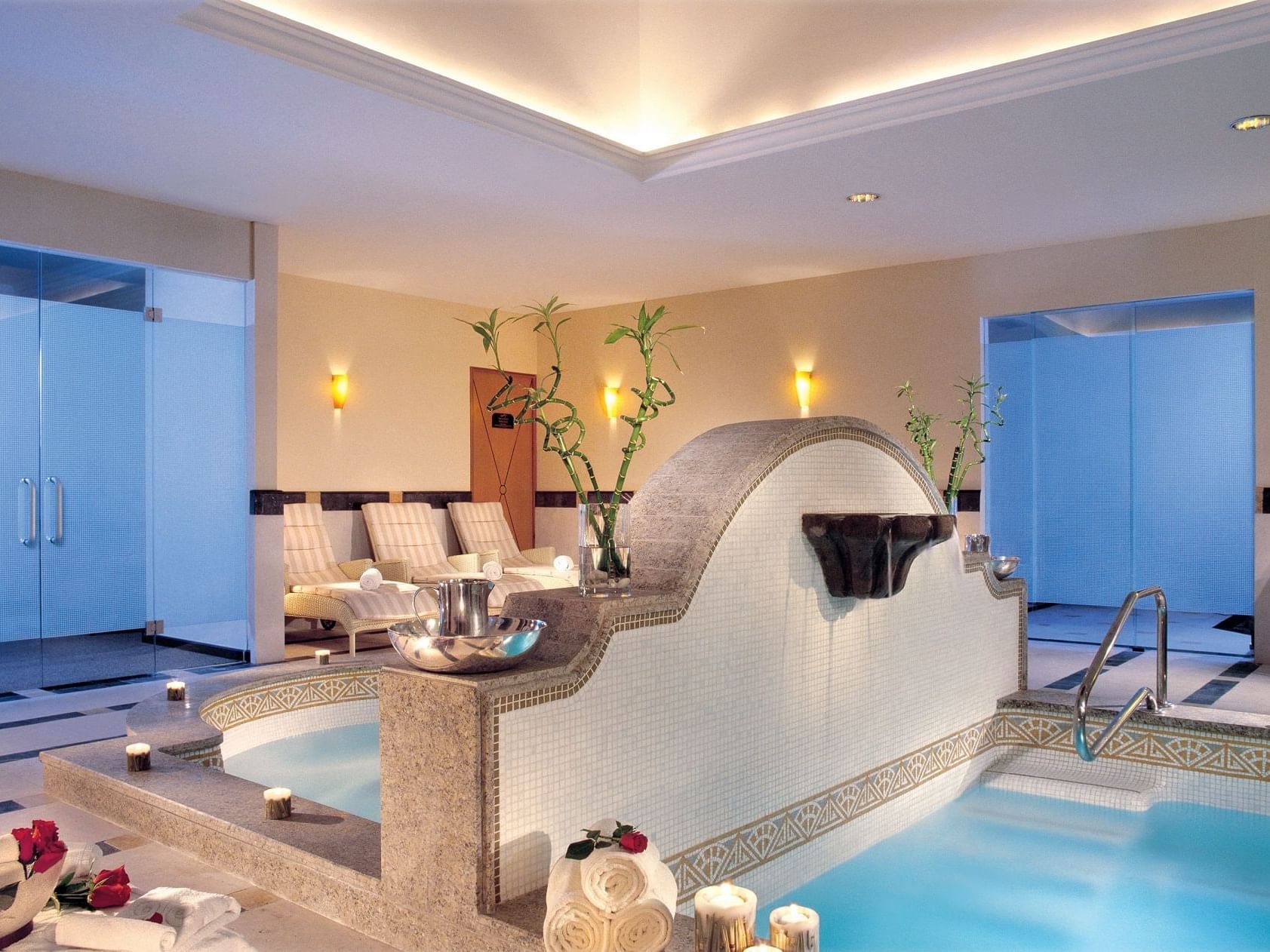 Lounge area by the jacuzzi in the spa at Marquis Reforma