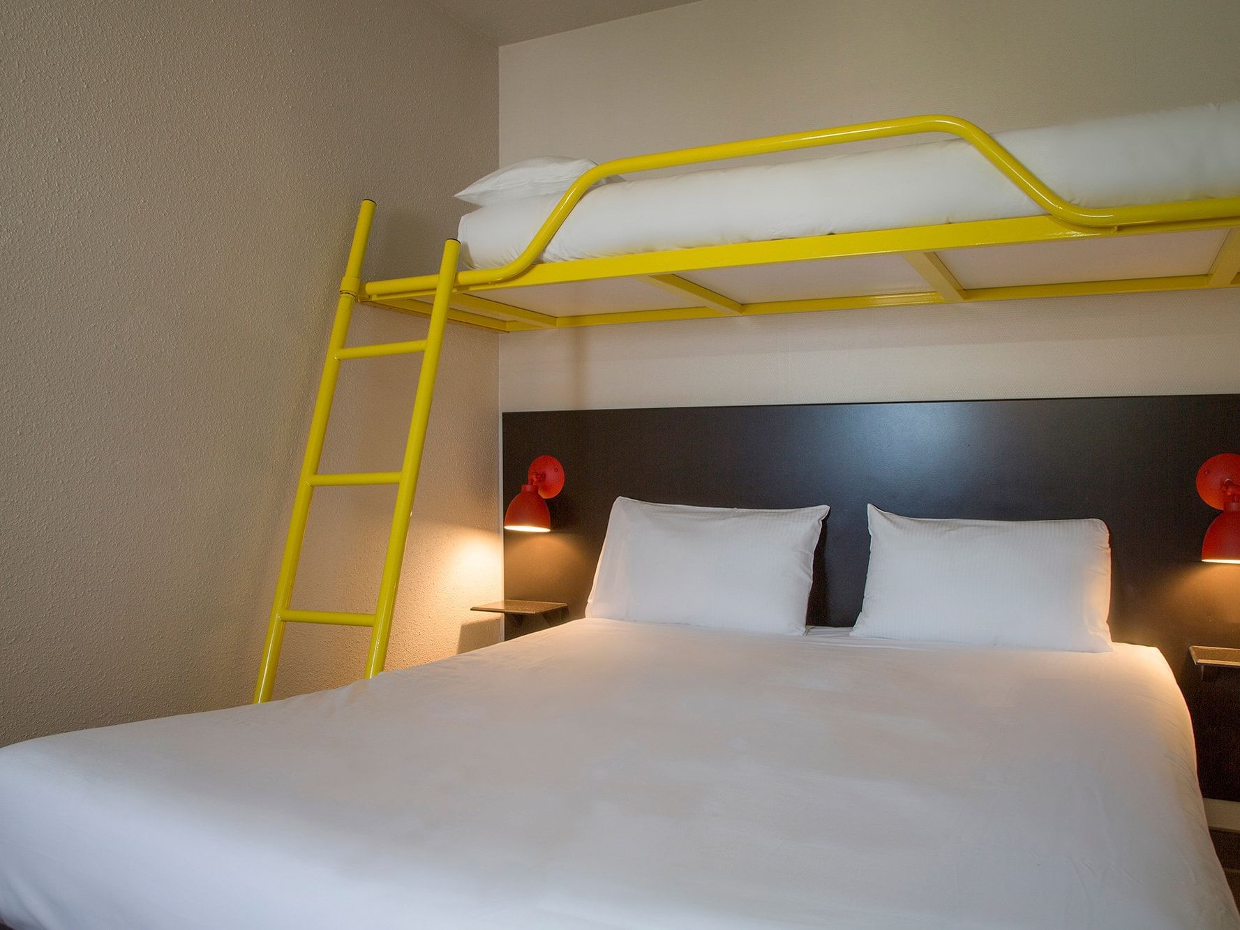 A Standard Triple 1 3 person room at Theo Hotel Limoges Nord