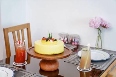 Delicious cake & refreshing drinks served at Hanoi Daewoo Hotel