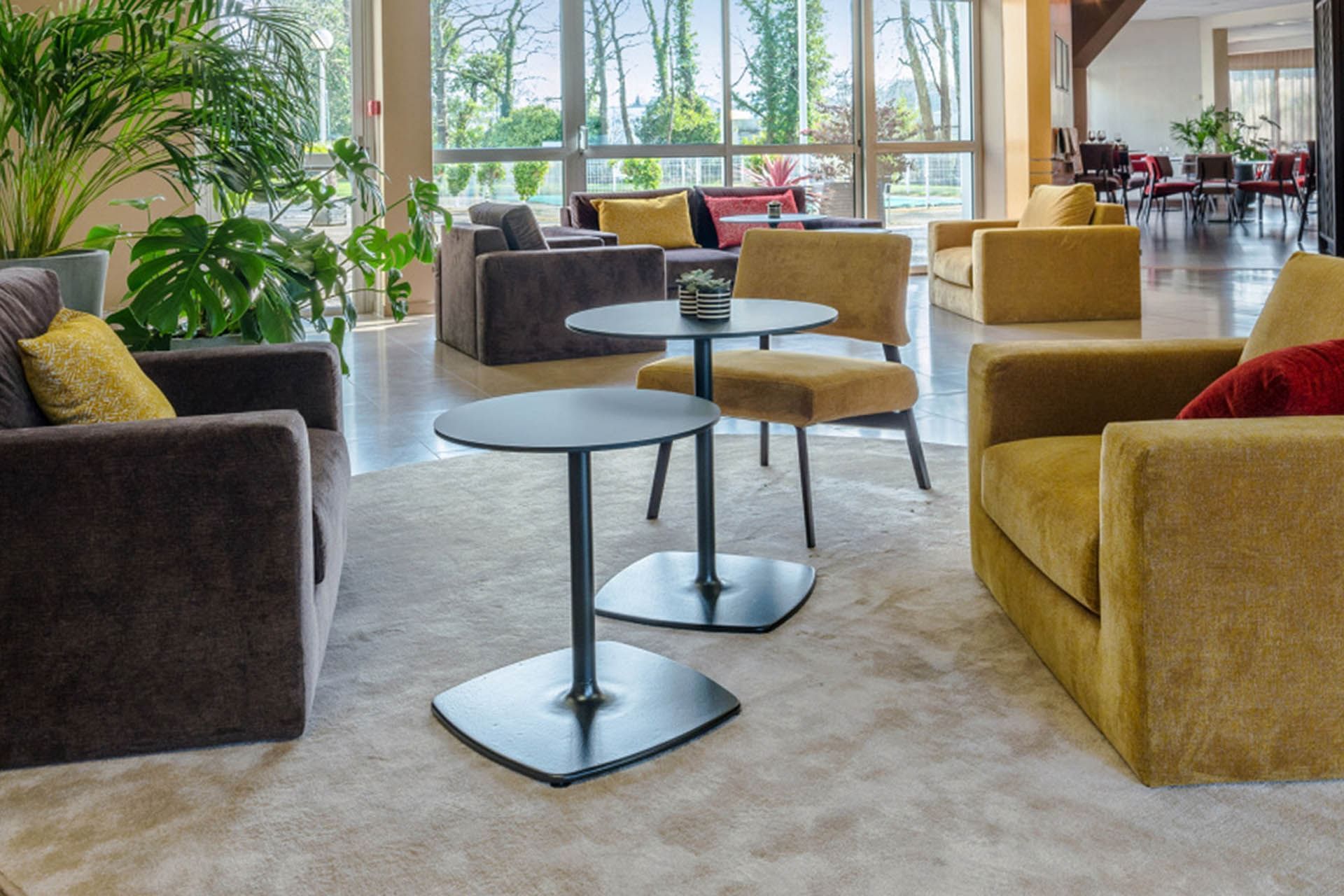 Grand salon dans le hall à l'Oceania Quimper