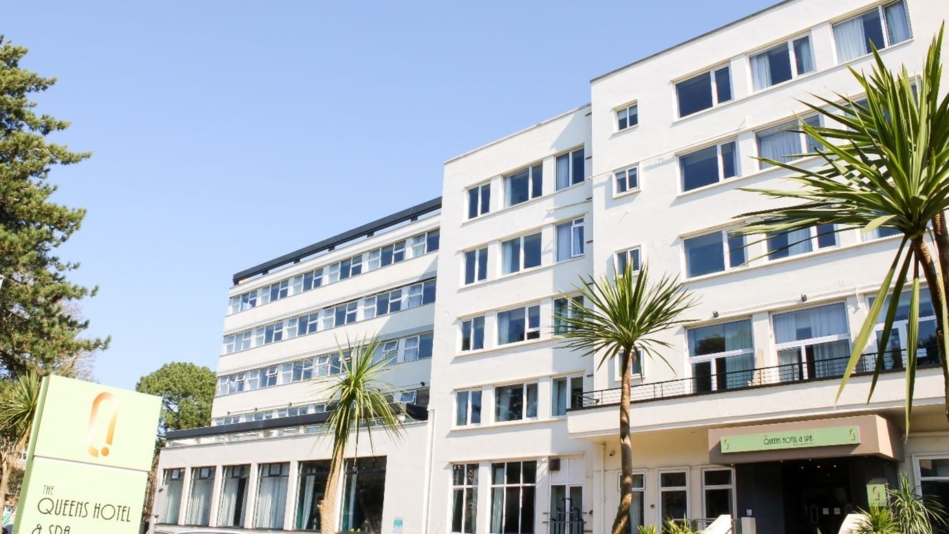 Queens Hotel & spa front 