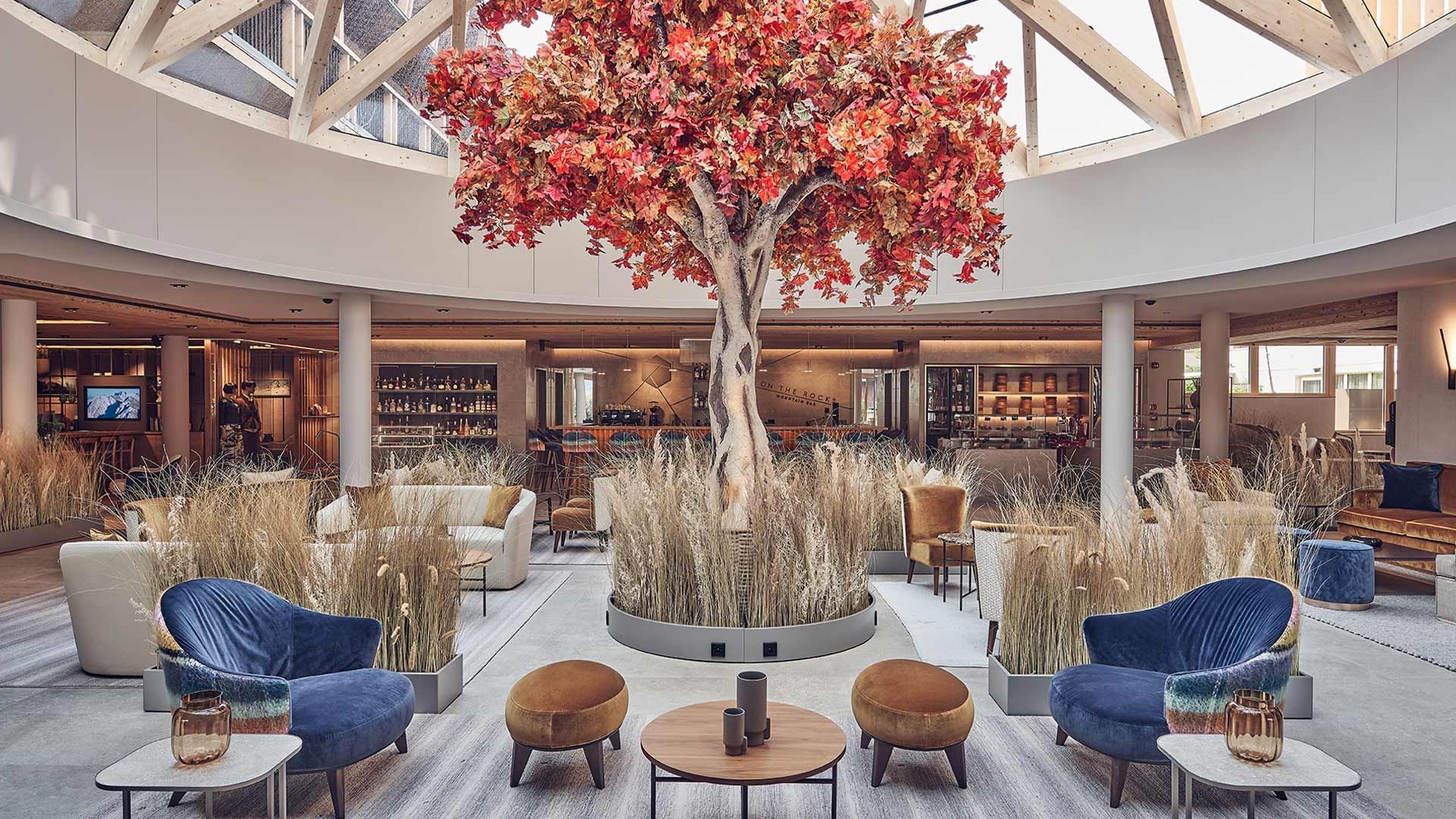 Baum im Foyer des Hotels