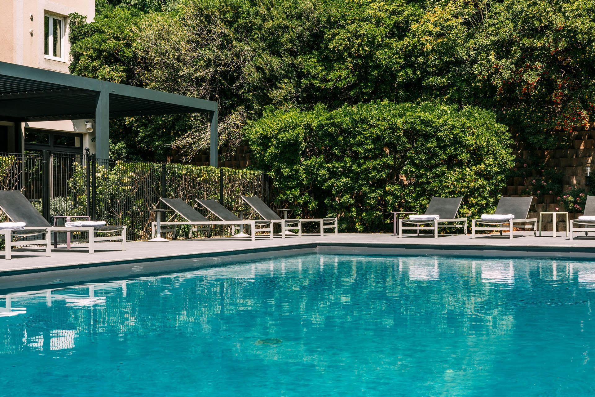 Espace piscine à l'Escale Oceania Aix-en-Provence