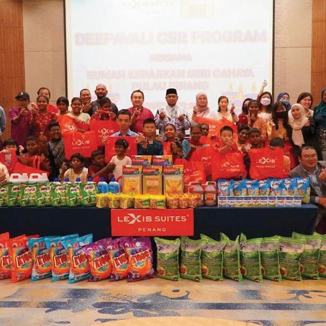 Lexis Suites Penang Join Forces with Local Schools for Beach Cleanup