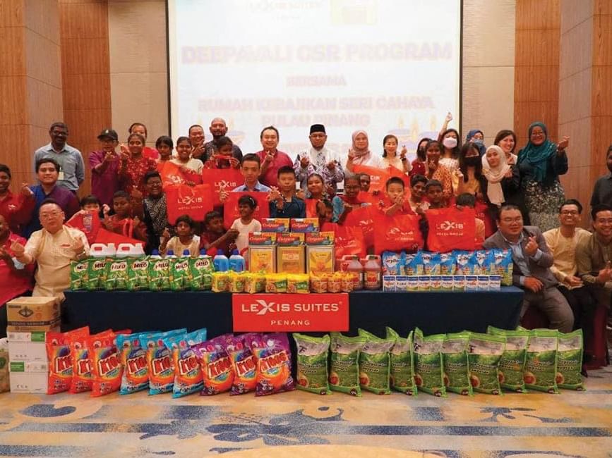 Lexis Suites Penang Join Forces with Local Schools for Beach Cleanup