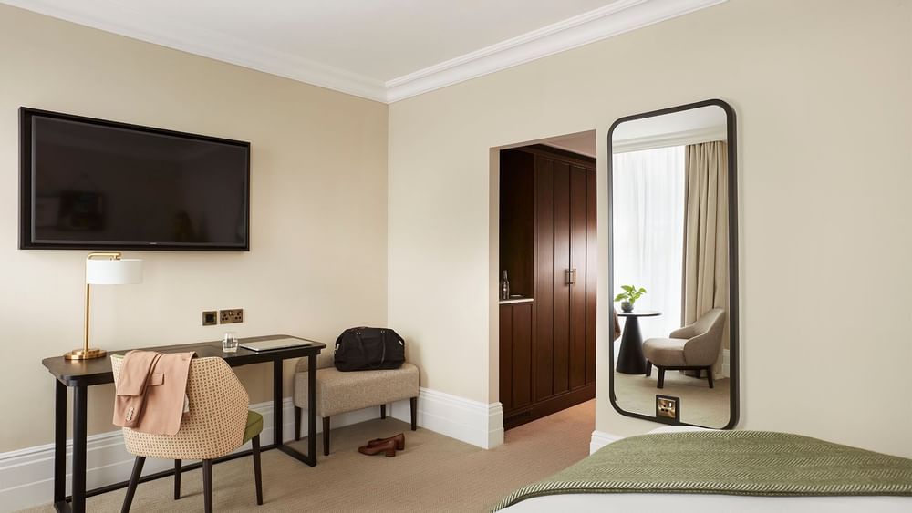 Deluxe Room The Clermont, Victoria Hotel