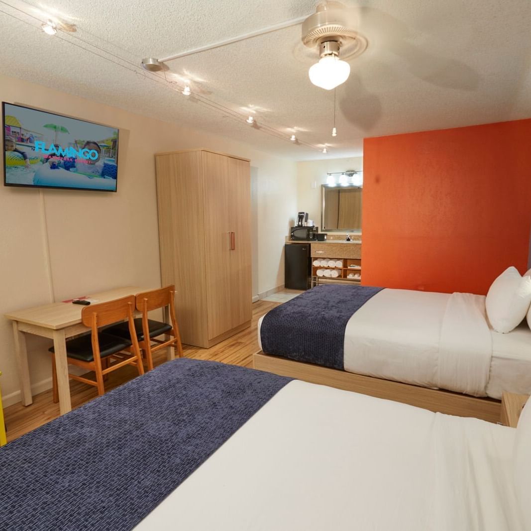Comfy beds & desks in Twin room at Flamingo Waterpark Resort