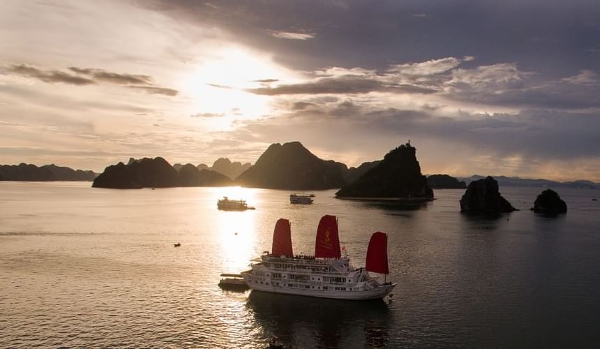 Syrena Cruises - Best Halong Bay Cruises Overview
