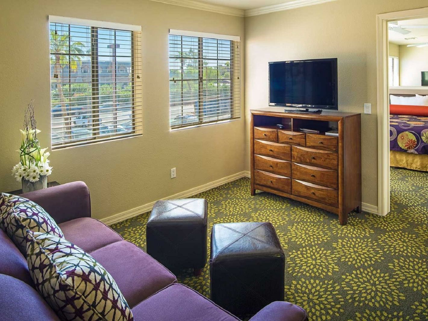 One-bedroom Bridgeview Resort suite Lounge at London Bridge