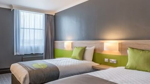Twin beds in Our Express Twin Room at Thistle Express Luton