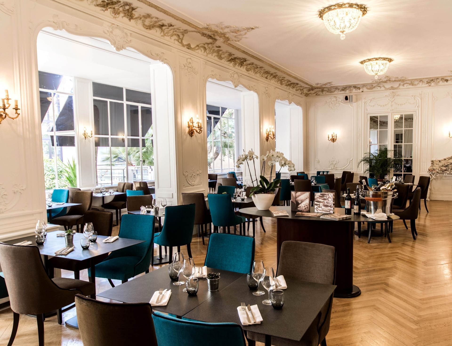 Coin salle à manger du restaurant à l'Oceania Le Métropole Montpellier