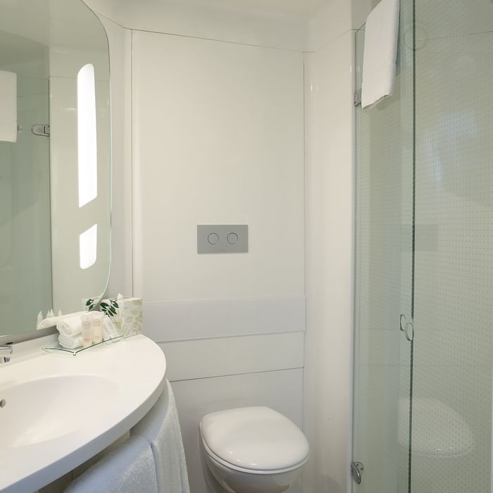 European Style Bathroom at ibis Sydney Airport Hotel