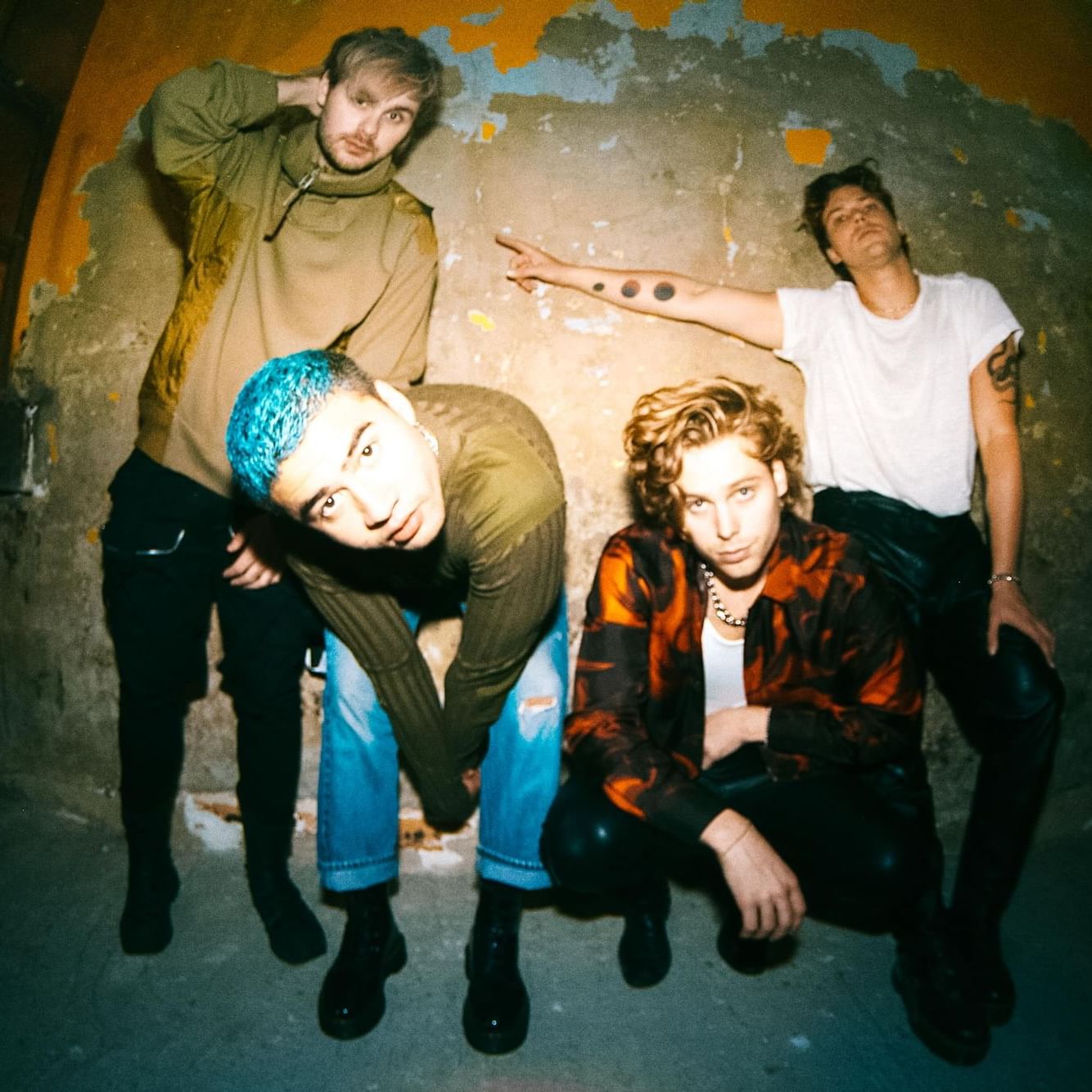 Image of 5 seconds of summer band members