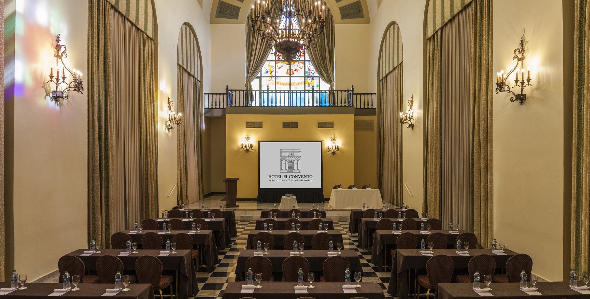 Theatre table set up in a meeting room at Hotel El Convento