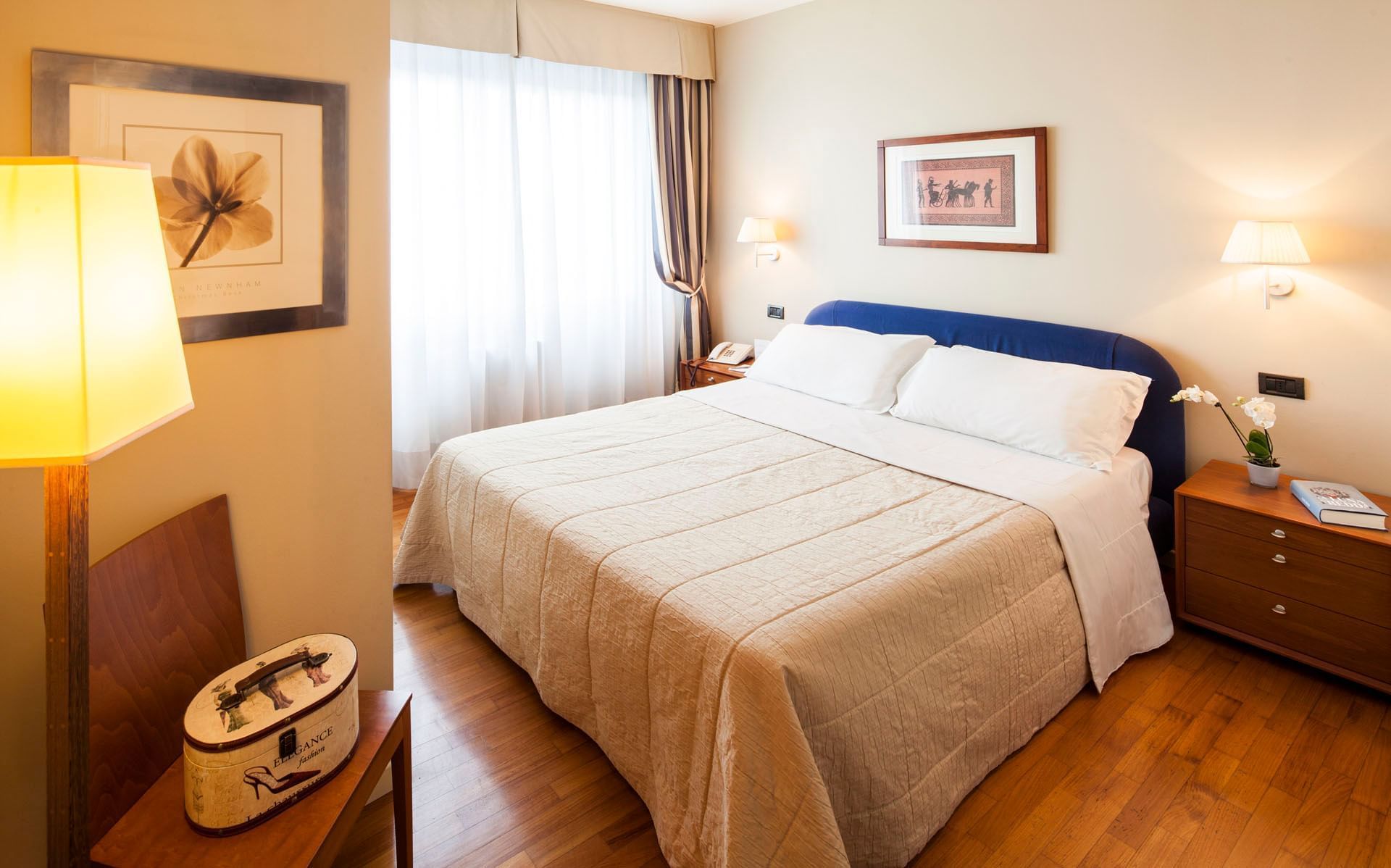 Vista camera matrimoniale del family flat al Cosmo Hotel Residence