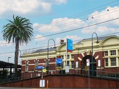 Caulfield station