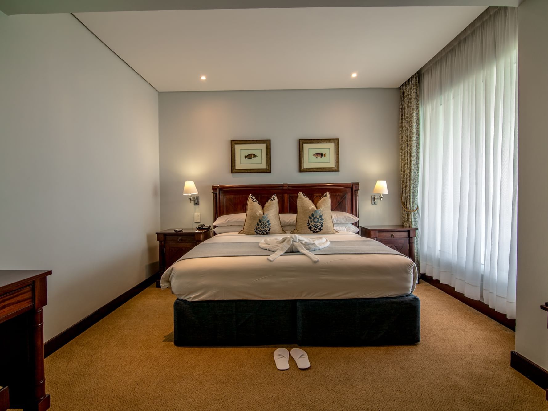 Bedroom arrangement in junior suite at Cardoso Hotel