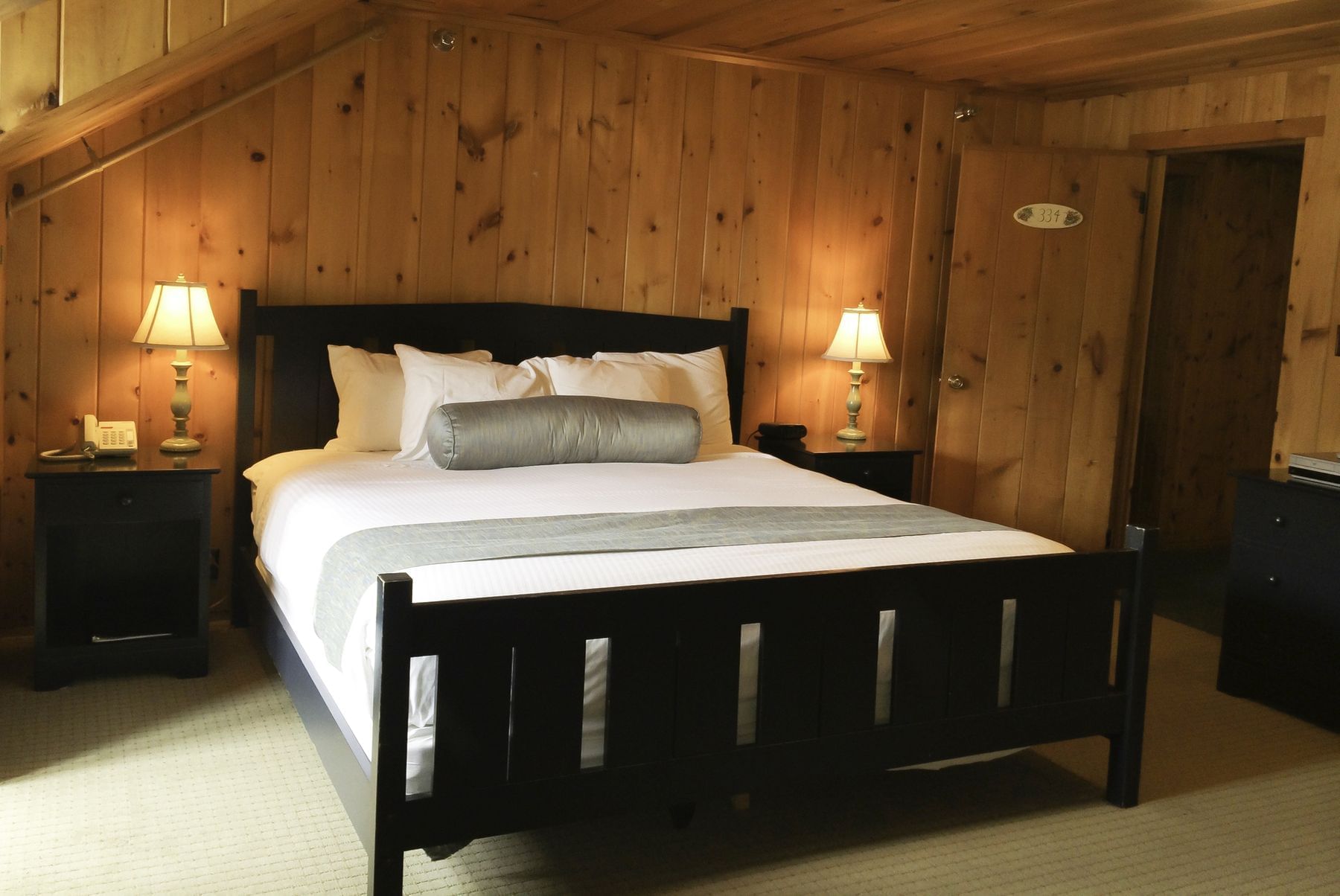 Bedroom with one bed in the Main Lodge at Lutsen Resort