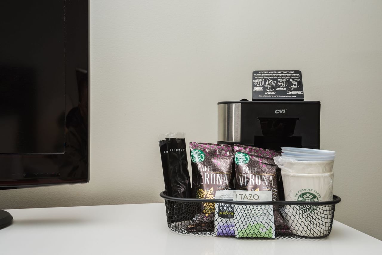 Coast Discovery Inn - Starbucks In Room