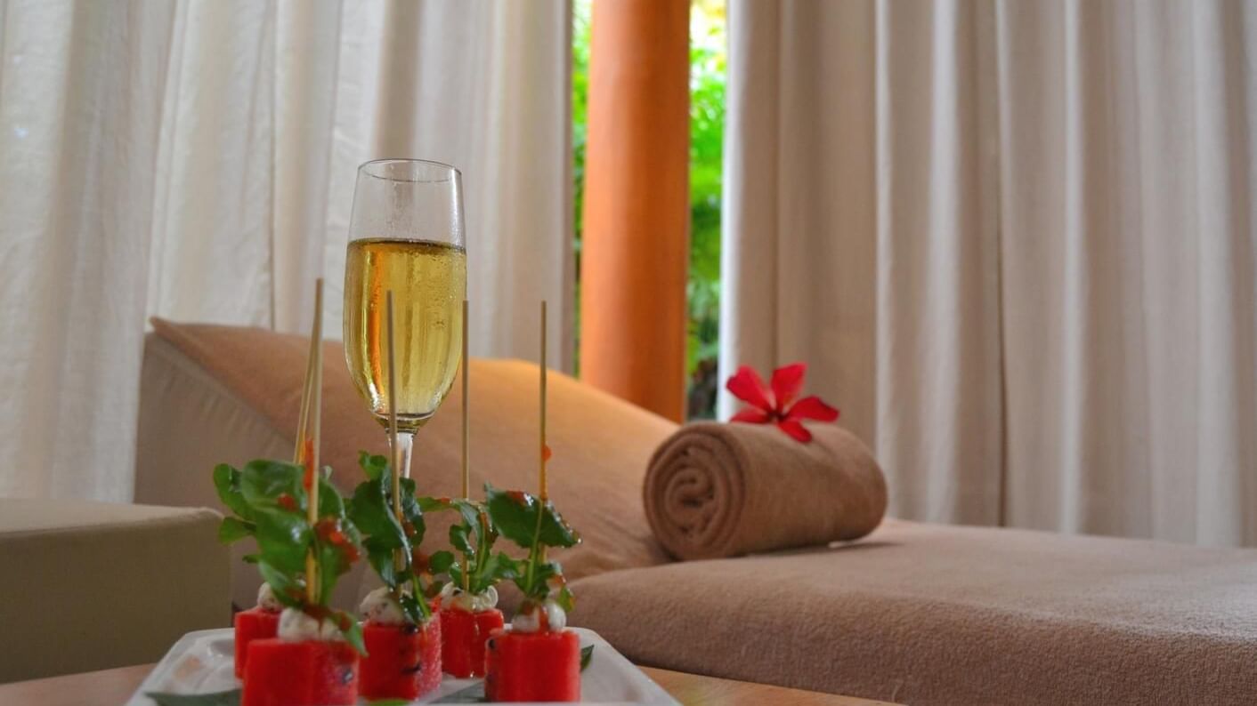 Beverages & champagne by the massage bed at FA Puerto Vallarta