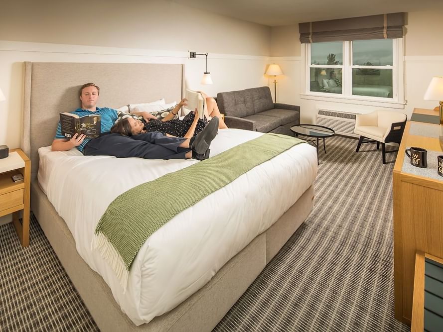King Mountain View Room with Couple Relaxing