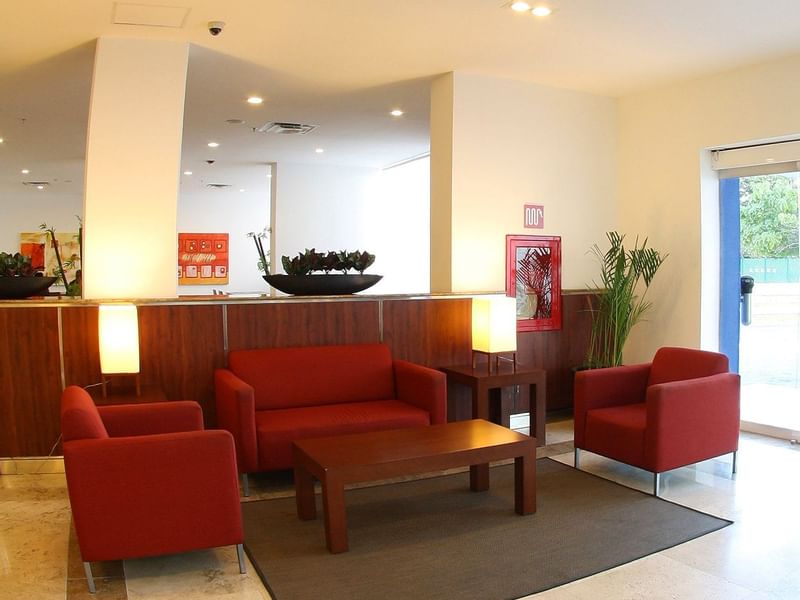 Interior of the lobby by the reception at Coatzacoalcos Fórum