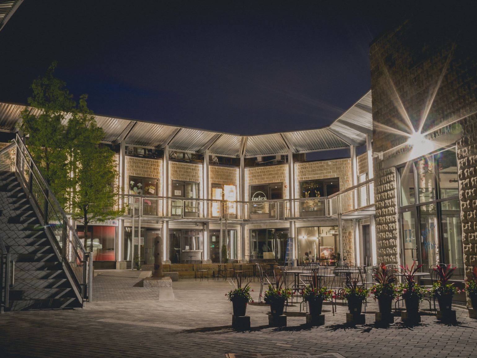 Evening view of the Bow market