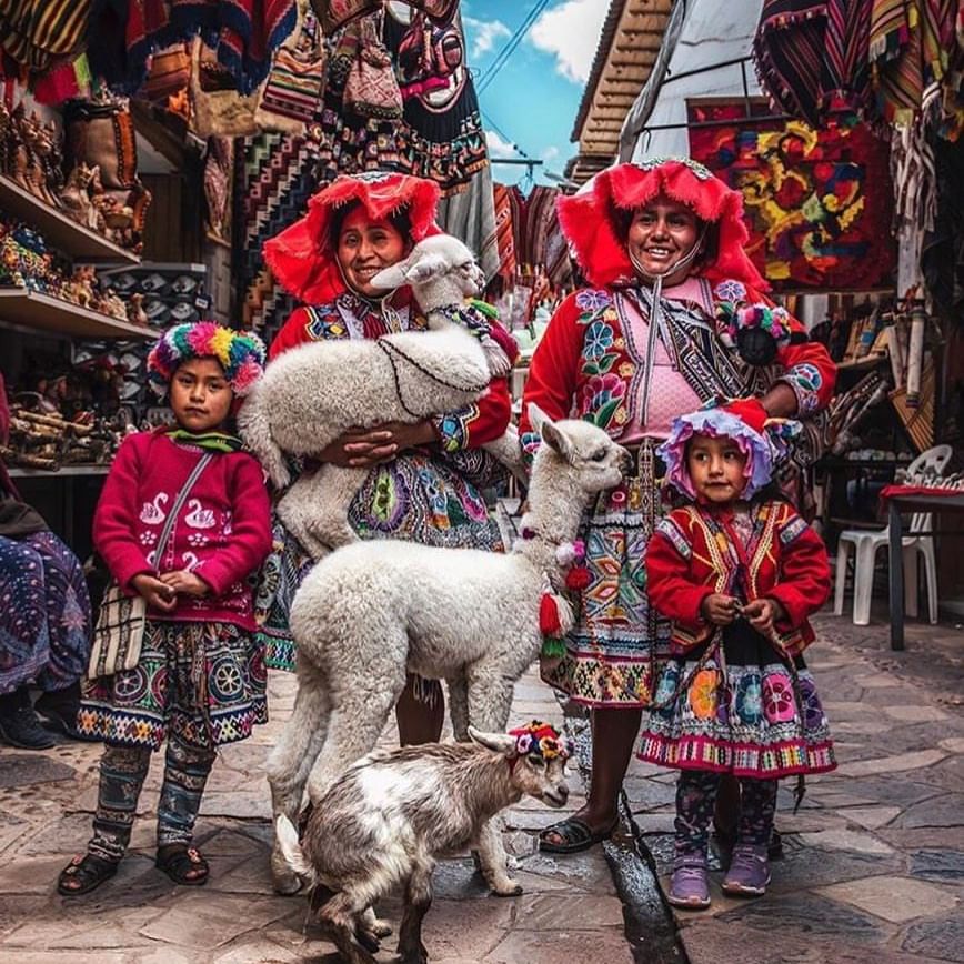 People dressed traditionally at Pisac Market near Hotel Sumaq