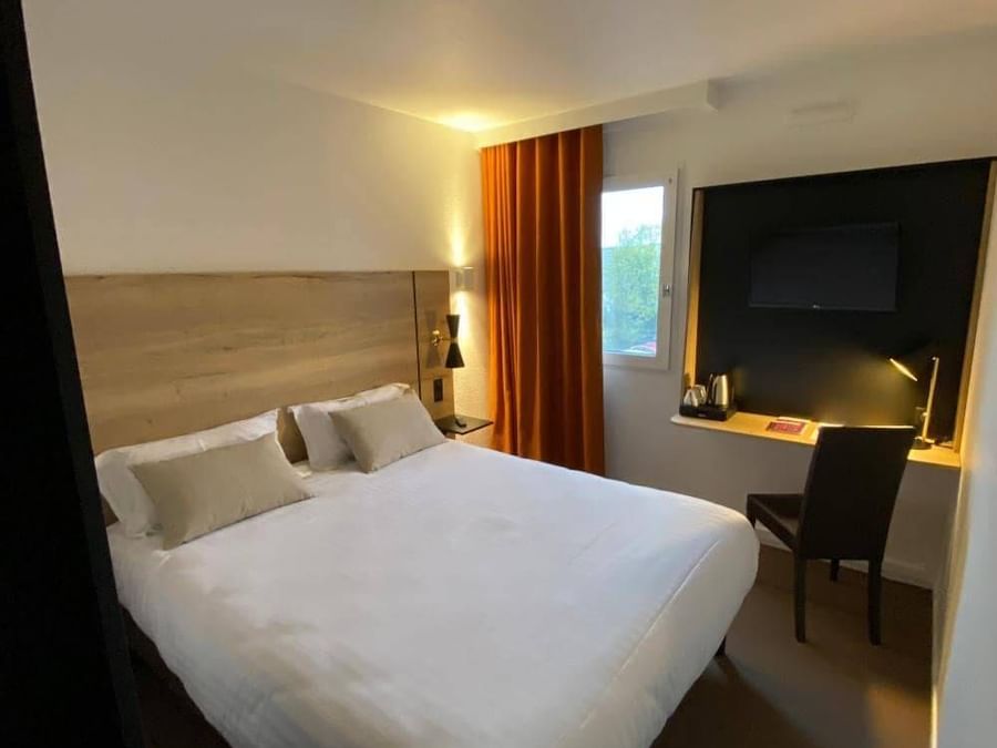Interior of the Standard room at Hotel Agora