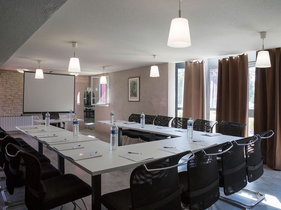 Board room with projector at Hotel Novella Confort Nantes East
