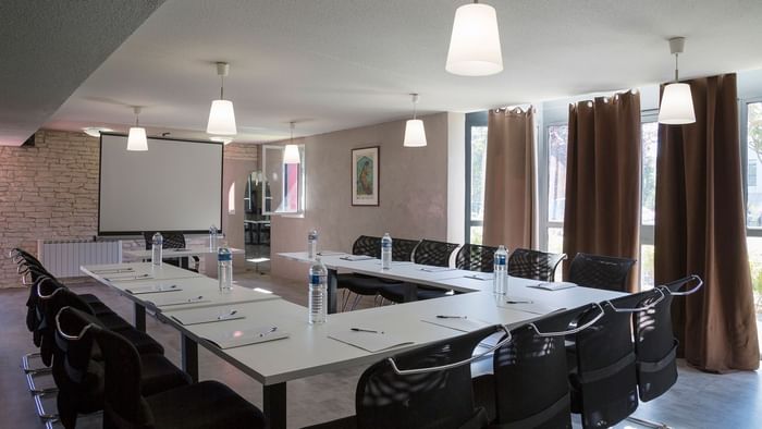 Board room with projector at Hotel Novella Confort Nantes East
