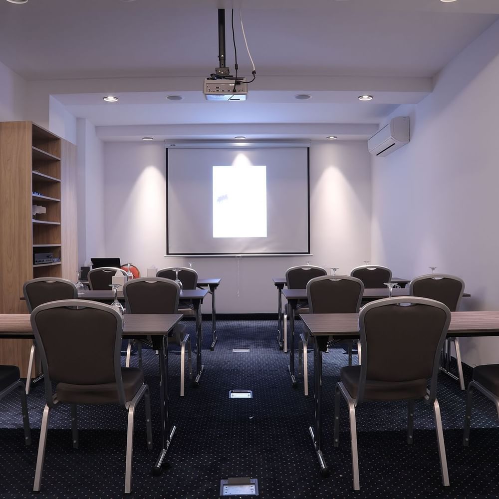 Classroom set-up facing the projector screen in 7th Ciel meeting room at Warwick Palm Beach Hotel