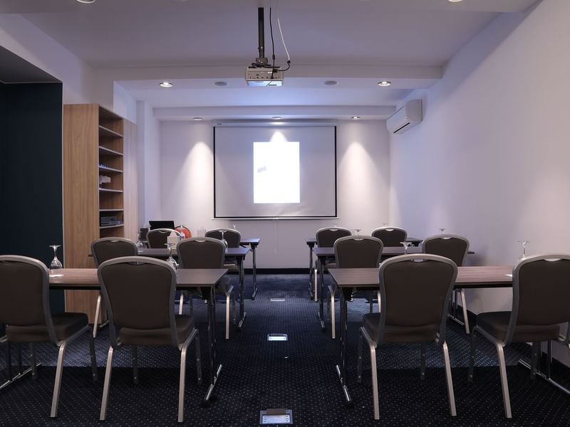 Classroom-type set-up in 7th Ciel meeting room at Warwick Palm Beach Hotel - Beirut