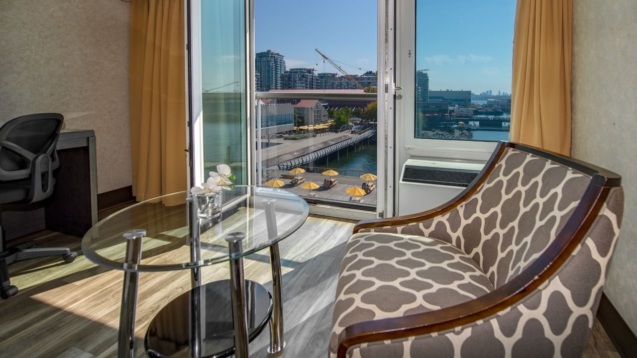 Coast Premium Queen with armchair