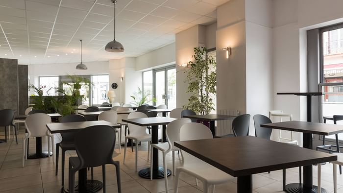 Interior of a dining area at Hotel nevers centre gare