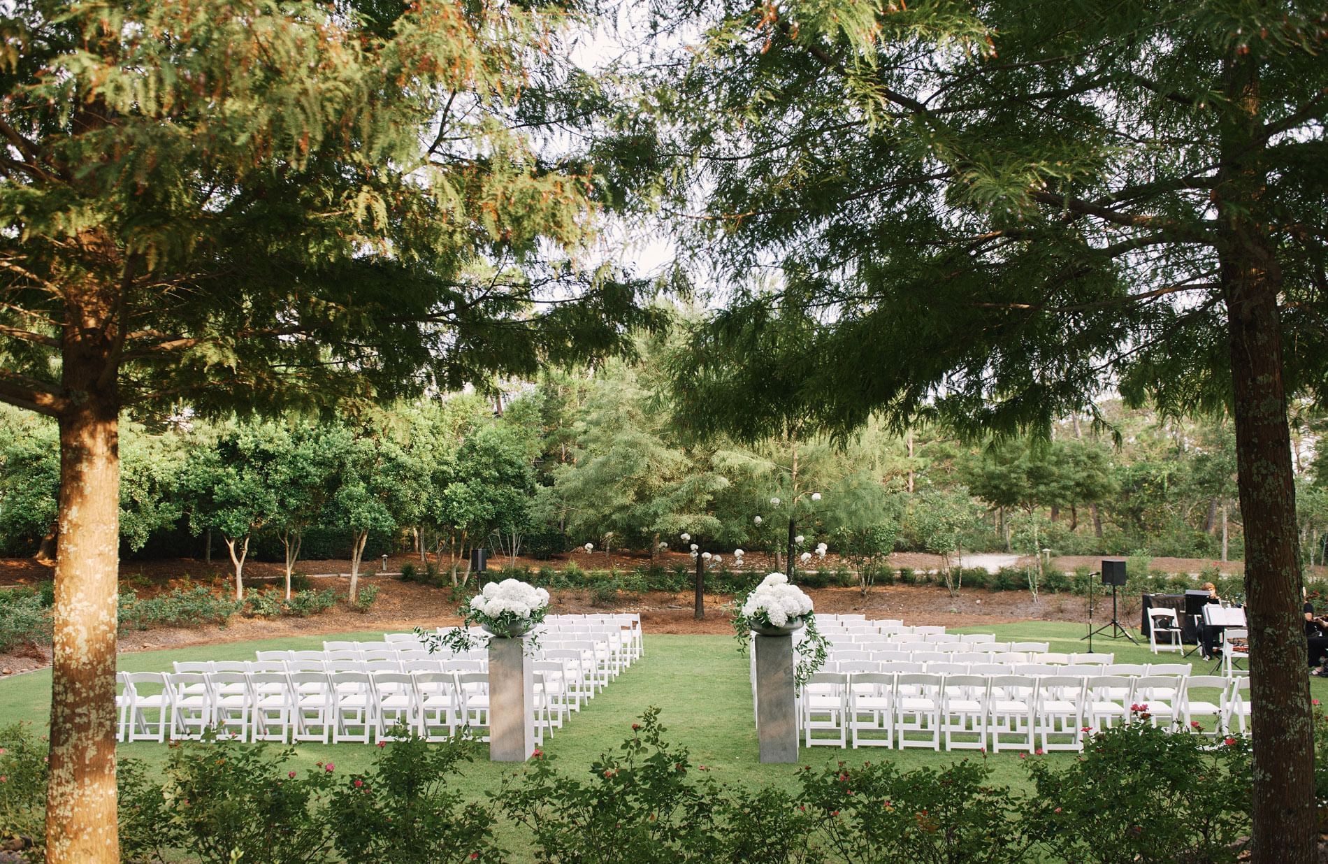 Outdoor wedding ceremony in Western Lake Park at WaterColor Inn