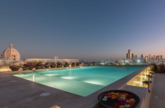 Panoramica_piscina_noche1
