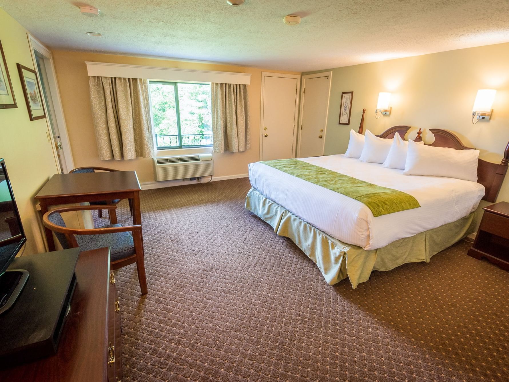 Suite Room with 1 King Bed and 2 Twin Beds at Fox Ridge Resort in Conway.
