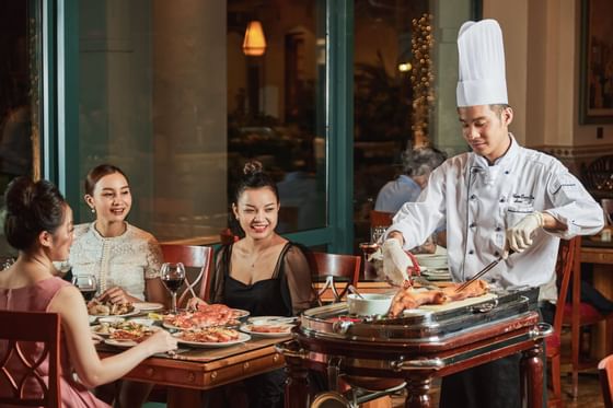A chef cooking live near the guests at Hanoi Daewoo Hotel
