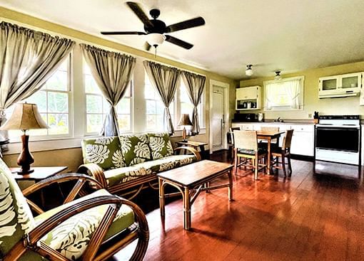 Cottage Living and Dining room with Kitchen in Hawaii