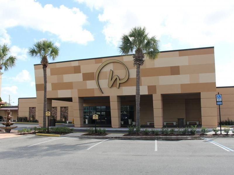 Front view of Rosen Inn International with a spacious parking lot in the foreground